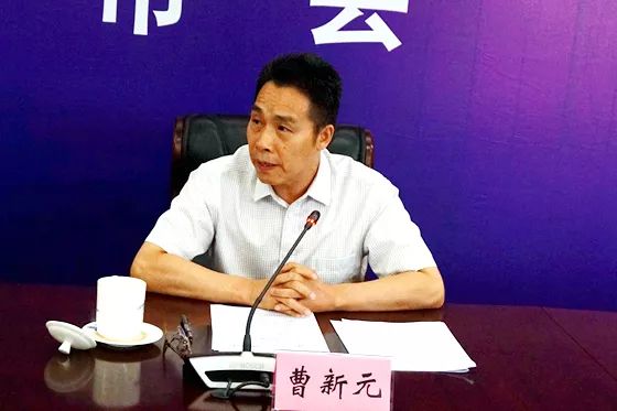 部信息中心副主任曹新元回答媒体提问.